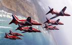 Σύντομη στάση για ανεφοδιασμό τριών Hawk των Red Arrows στην 117ΠΜ