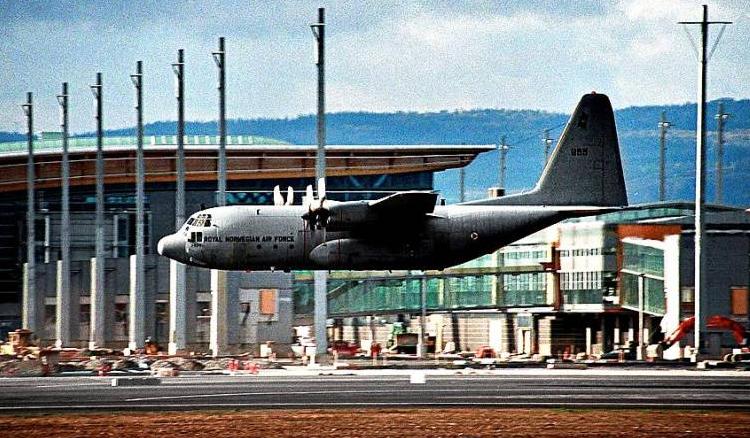 Στον … πόντο αποφεύχθηκε τραγωδία: C-130 κτύπησε πυλώνα φωτισμού!