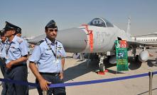 Ντεμπούτο του JF-17 στο Dubai International Air show-Βίντεο