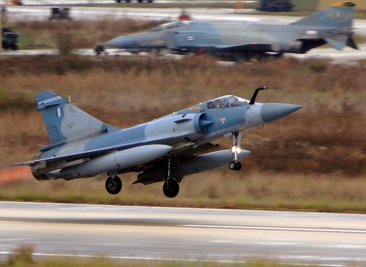 Mirage 2000EGM: Περίεργα παιχνίδια τα στέλνουν στο διαλυτήριο (βίντεο)