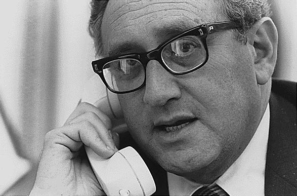 H. Kissinger: “”Ρίσκο” μια επέμβαση στη Συρία”