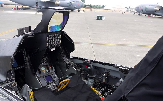 Εικονική ξενάγηση στο cockpit του F-16