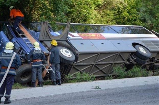 Ανατροπή ελληνικού λεωφορείου στη Σόφια