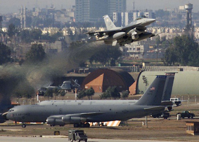 Το Πεντάγωνο διατηρεί επιχειρησιακά σχέδια για Συρία