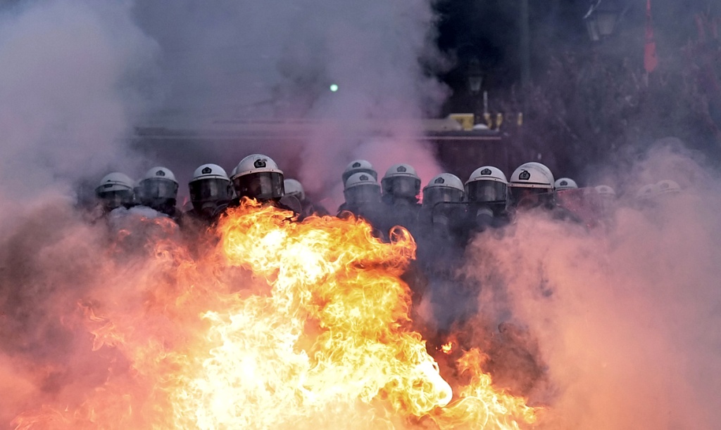 Εμπρησμοί συμπαράστασης στους τρομοκράτες