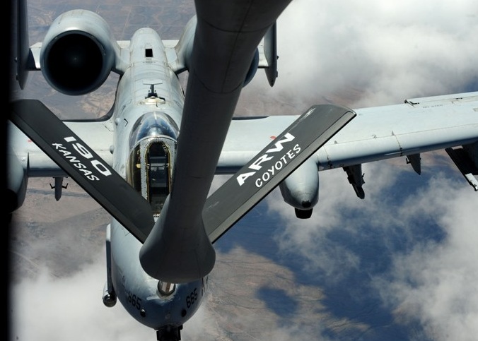 A-10C Warthog από KC-135 της USAF (Βίντεο)