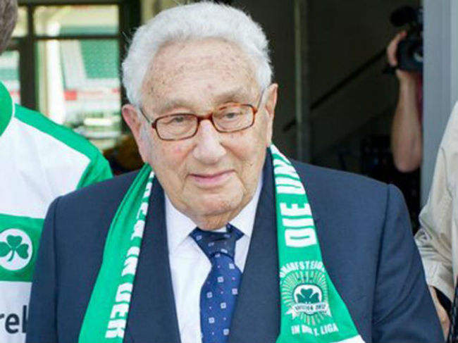 Η. Kissinger: «Ακούστε τα τύμπανα του πολέμου»