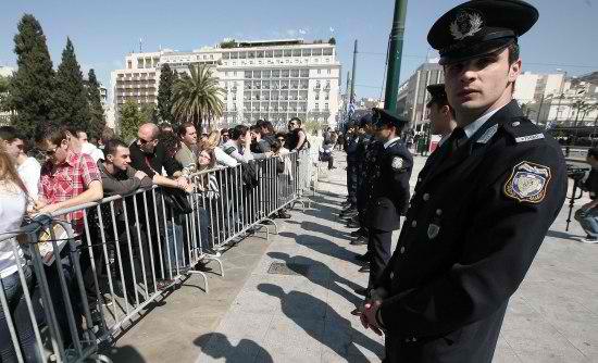 “Οχυρώνονται” πάλι για τις παρελάσεις