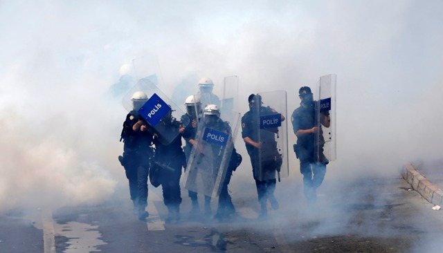 Συνεχίζονται οι συγκρούσεις στην πλατεία Ταξίμ