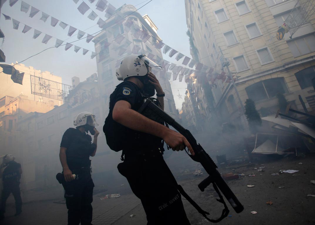 Έκρυθμη η κατάσταση στην πλατεία Ταξίμ