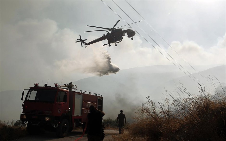 Τρεις συλλήψεις για τη μεγάλη φωτιά στο Μαρκόπουλο