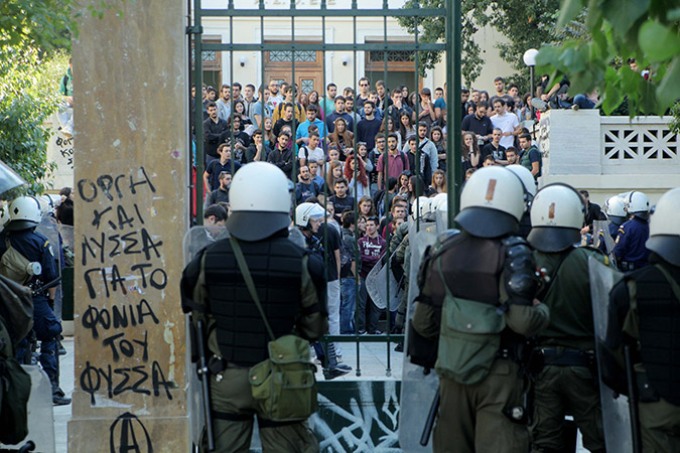 Επιχείρηση στην Πατησίων για το παραεμπόριο (βίντεο)