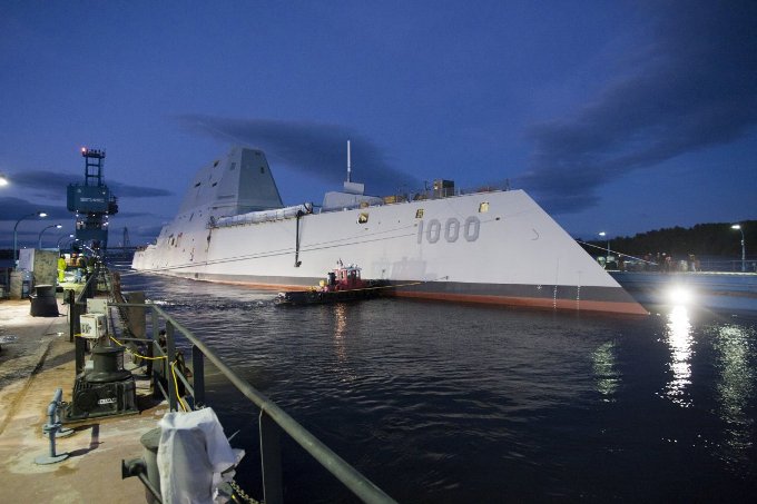 Καθελκύστηκε το stealth αντιτορπιλικό DDG-1000 Zumwalt (video)