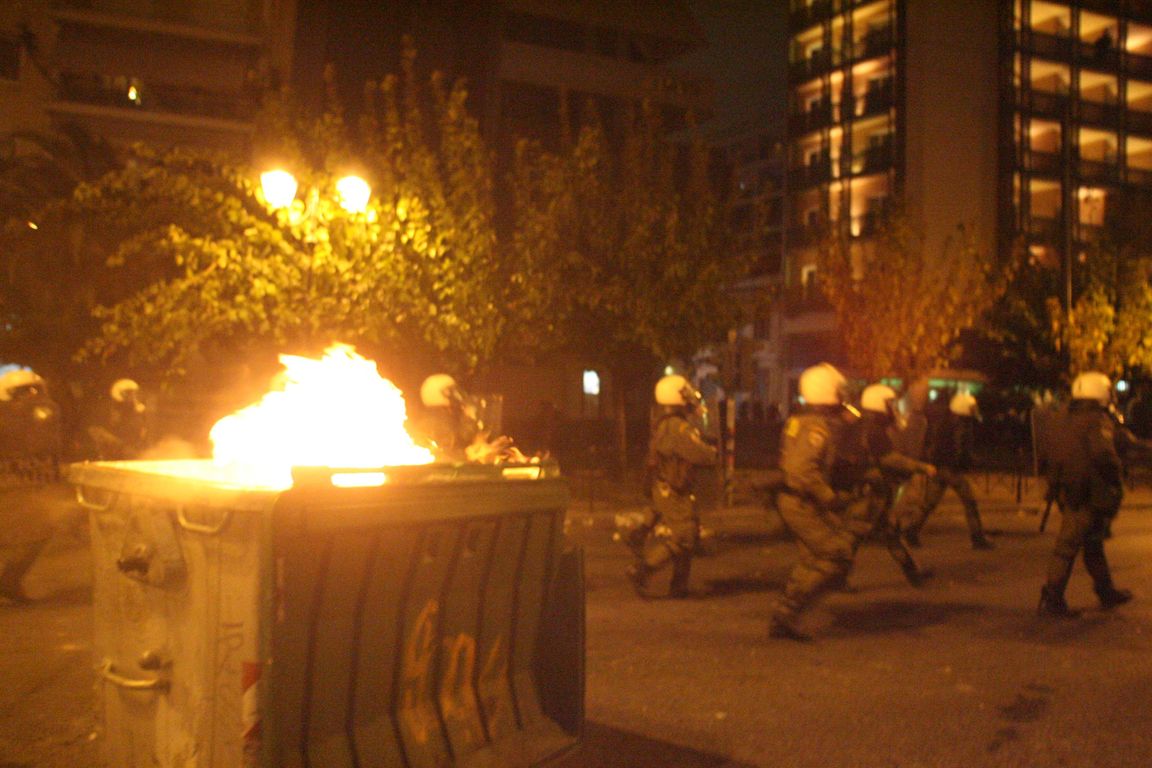 Συγκρούσεις αστυνομίας-αναρχικών και στο Αγρίνιο εχθές (vid)