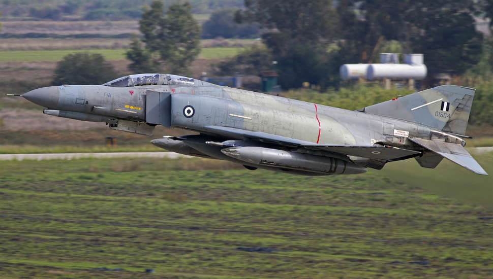 Προληπτική προσγείωση F-4E Phantom στην Καλαμάτα