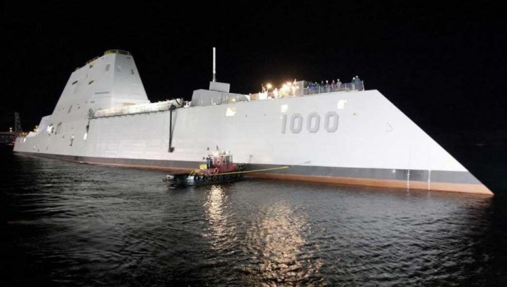 USS Zumwalt: Το αμερικανικό Ναυτικό ονόμασε επίσημα το stealth αντιτορπιλικό των 7 δισ. $