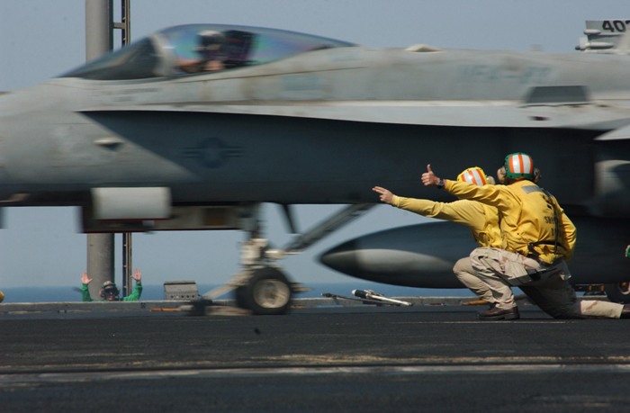 USS George H.W. Bush: Επιχειρήσεις καταστρώματος (Βίντεο)