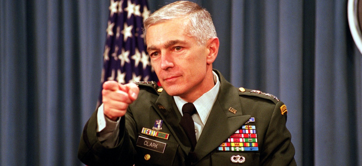 Wesley Clark πρώην SACEUR: «Ο δολοφόνος επιστρέφει στον τόπο του εγκλήματος» για να… εισπράξει