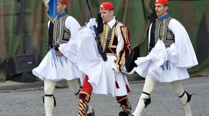 Η μεγαλειώδης συμμετοχή των Ελλήνων Ευζώνων στη στρατιωτική παρέλαση της Γαλλίας για την επέτειο της Βαστίλης [εικόνες,βίντεο]