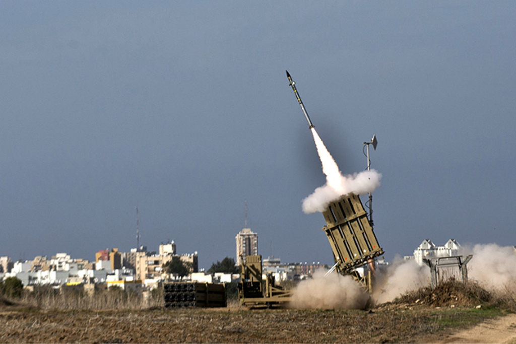 Iron Dome: Η ασπίδα που αναχαιτίζει τις ρουκέτες της Χαμάς (vid)