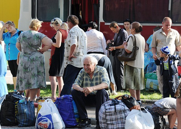 Μεγάλο κύμα προσφυγιάς από το Ντόνετσκ καθώς σφίγγει ο κλοιός της πολιορκίας