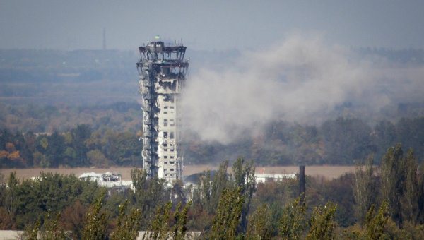 Ποροσένκο σε απόγνωση: “Μην εγκαταλείπετε το αεροδρόμιο στο Ντονέτσκ(ότι τους έχει απομείνει) γιατί θα φτάσουν στο Κίεβο”!