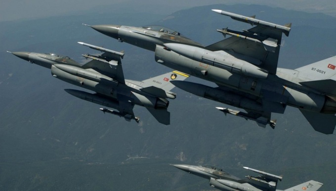 Τουρκικά F-16 εισέβαλαν στον κυπριακό εναέριο χώρο και παραλίγο να ρίξουν επιβατικό αεροσκάφος!