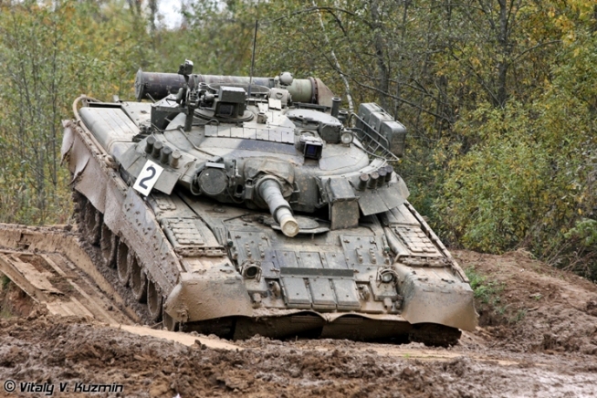 T-80U και ΒΜΡ-2 εκτελούν βολές στην βόρεια Ρωσία [βίντεο]