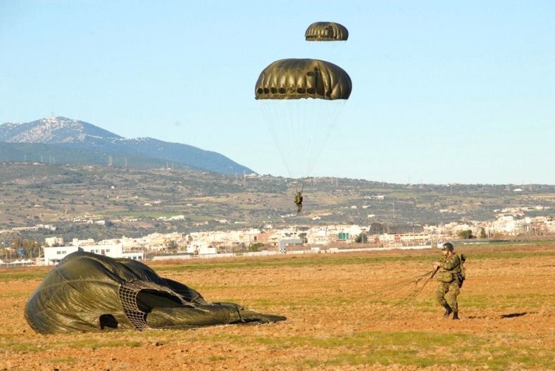 Αποφοίτησαν οι νέοι αλεξιπτωτιστές [εικόνες]