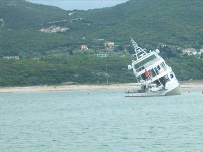 Προσάραξη βοηθητικού σκάφους στο Πόρτο Λάγος