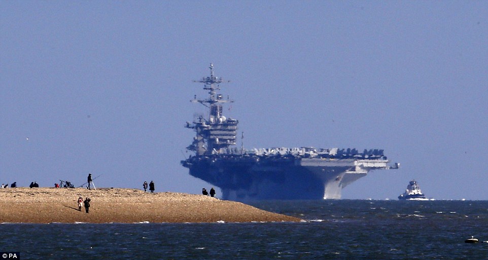 Το USS Theodore Roosevelt στο Πόρτσμουθ της Αγγλίας [εικόνες, βίντεο]