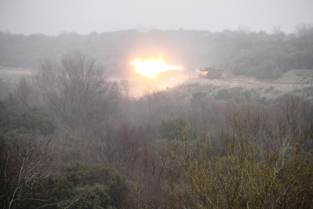 Βολές με Leopard-2HEL στον Έβρο από τον αρματιστή ΥΦΕΘΑ Ν.Τόσκα [εικόνες]