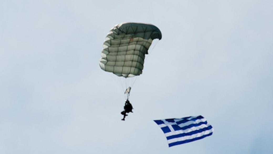 Επίδειξη ρίψης αλεξιπτωτιστών στην Αλεξανδρούπολη