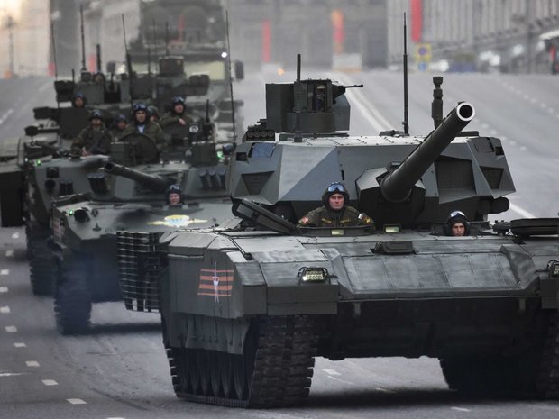 Т-14 Armata… παρκάρει σε δρόμο στην Μόσχα – Η Δύση σε “αναμμένα κάρβουνα” για τις ικανότητες του νέου όπλου της Ρωσίας [βίντεο]