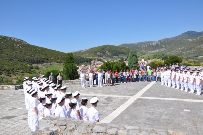 Επίσκεψη Παραγωγικών Σχολών ΠΝ σε Δίστομο και Καλάβρυτα