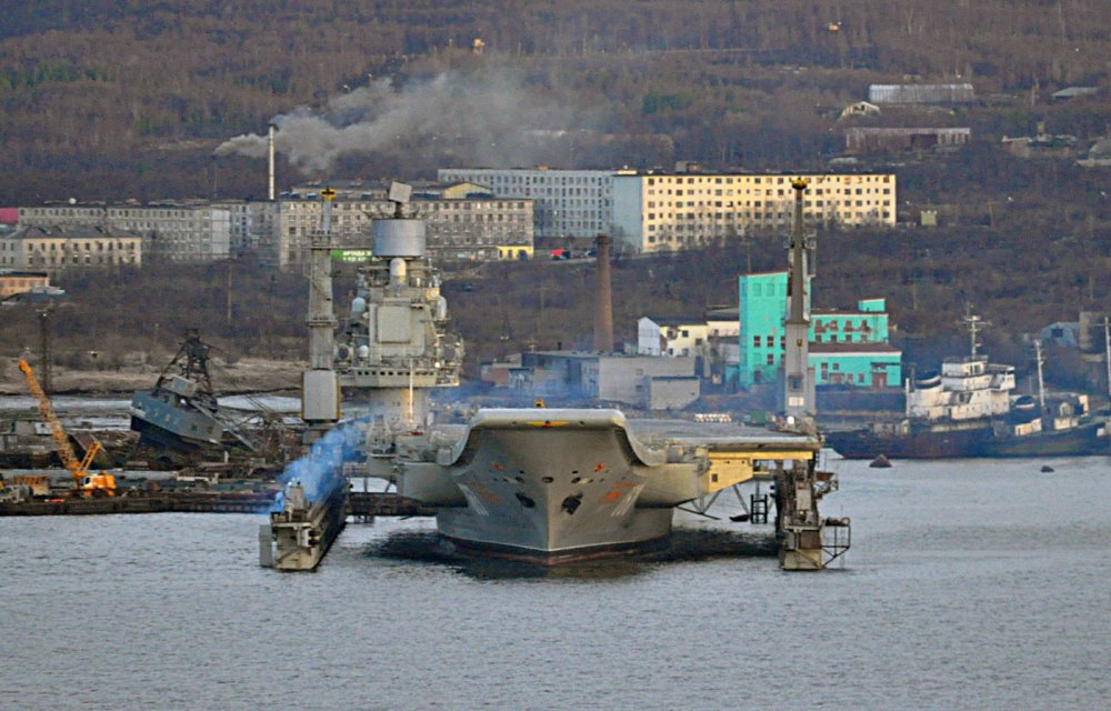 Το Admiral Kuznetsov  για επισκευές σε ναυπηγείο του Μούρμανσκ