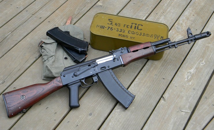 Μέσα σε ένα AK-74 [βίντεο]