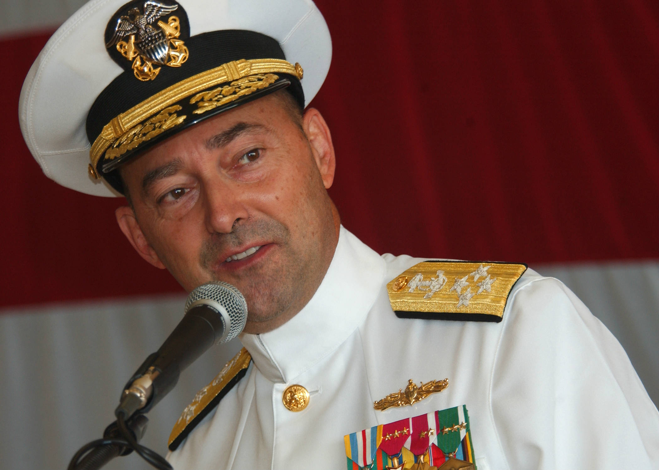 James Stavridis στο Foreign Policy: “Αν η Ελλάδα βγει από το ευρώ θα πάει στη Ρωσία του Β.Πούτιν”