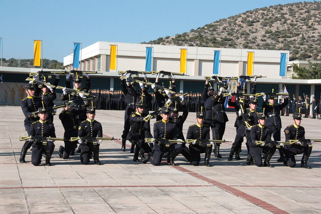 Βίντεο: Εκπληκτική επίδειξη ακριβείας στην Σχολή Ευελπίδων