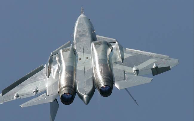 Η πρώτη επίσημη επίδειξη του T-50 PAK FA στη MAKS 2015