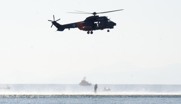 Super Puma επιχείρησαν στο …Φάληρο παρουσία ΥΕΘΑ! [βίντεο]