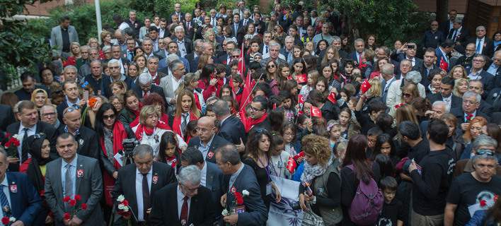 “Εισβολή” από 3.000 Τούρκους στη Θεσσαλονίκη: Δεκάδες λεωφορεία έξω από το σπίτι του σφαγέα του Ελληνισμού Κεμάλ (φωτο)