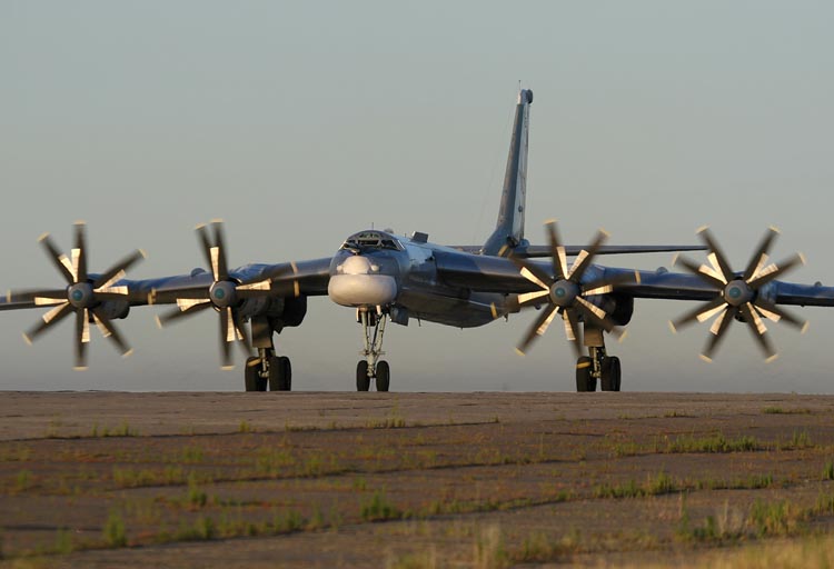 Στρατηγικά βομβαρδιστικά Tu-95MS πλήττουν με πυραύλους cruise θέσεις των ισλαμιστών – Δείτε το βίντεο