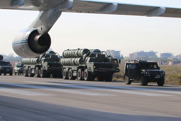 Δείτε τους S-400 στη βάση Hmeymim στη Συρία – Eικόνες και βίντεο