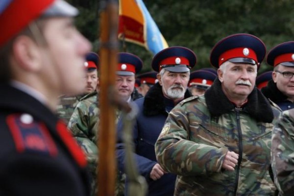 Οι Κοζάκοι έκαψαν τα ομοιώματα και τις σημαίες των Ομπάμα και Ερντογάν [βίντεο]