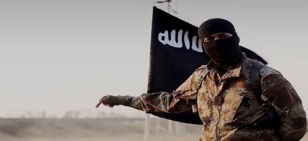 Χωρίς όρια η προπαγάνδα του ISIS – Δίνει τα όπλα στα μωρά! [φωτό-βίντεο]