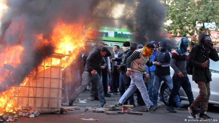 Οι Τούρκοι σφάζουν τους Κούρδους και τα ΜΜΕ σιωπούν – Επιθέσεις με παραστρατιωτικούς και άρματα στις πόλεις [βίντεο]