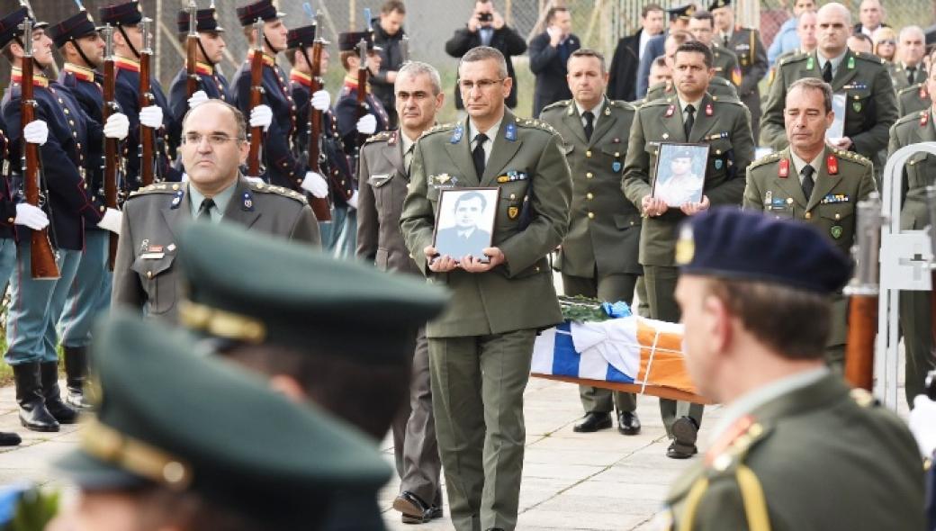 Η επίσημη υποδοχή των λειψάνων των έξι πρώτων ηρώων πεσόντων της Κύπρου του 1974