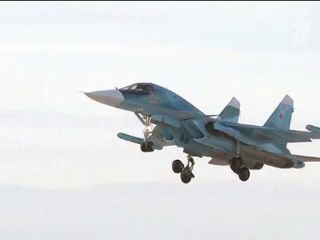 Στην αεροπορική βάση του Μοροζόφ με τα Su-34 [βίντεο]