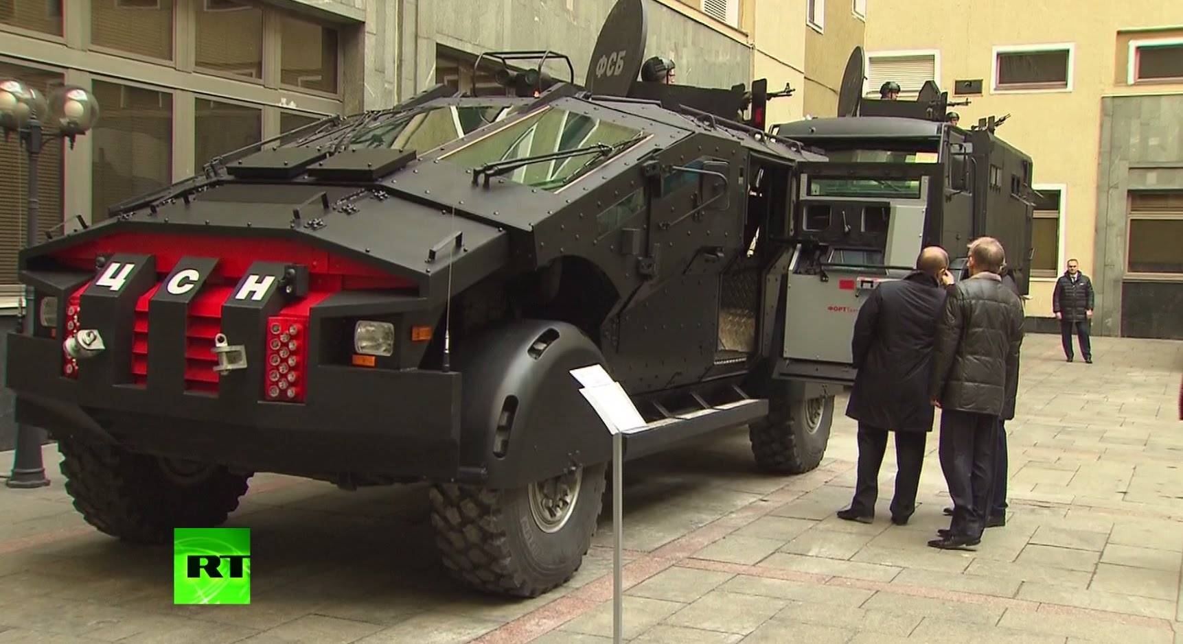 To «Batmobile» του ρωσικού στρατού παρουσίασαν στον Βλαντιμίρ Πούτιν  (βίντεο)